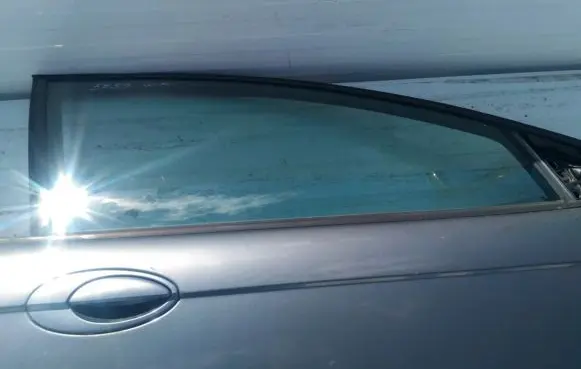 Citroen C5 Front door window glass four-door