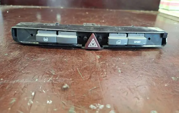 Opel Astra H Hazard light switch 13100118 03758050