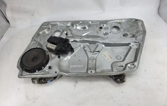 Volkswagen PASSAT B5 Front door window regulator with motor 3B4837756A