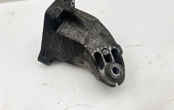 Mercedes-Benz E W212 Engine mounting bracket A6422233304