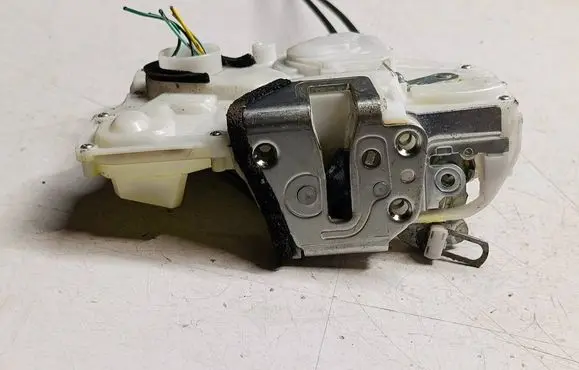 Suzuki SX4 S-Cross Front door lock 8220261MC0U6 8220261MC0