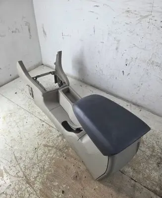 Ford Focus Center console 