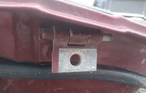 Volvo XC90 Rear door lower hinge