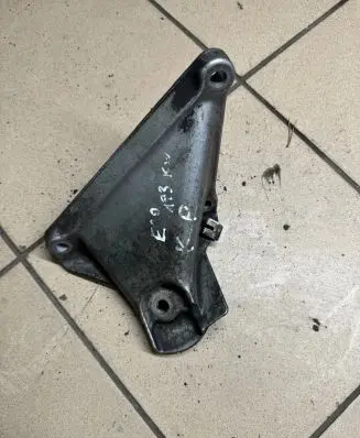 BMW 5 E60 E61 Engine mounting bracket 6769153 1706AC4600