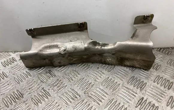 BMW 5 GT F07 Heat shield in engine bay 7185204