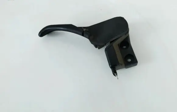 Volkswagen PASSAT B5 Engine bonnet (hood) release handle 3b1823533