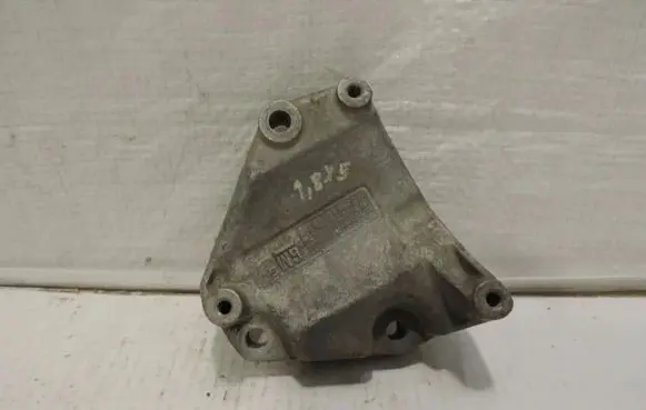 Opel Zafira A A/C compressor mount bracket 90529608