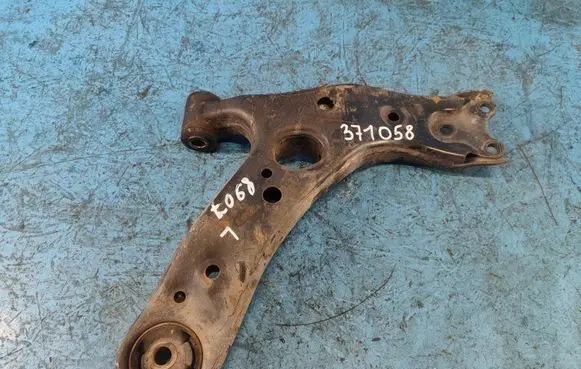 Lexus HS Front lower control arm/wishbone 4806912300