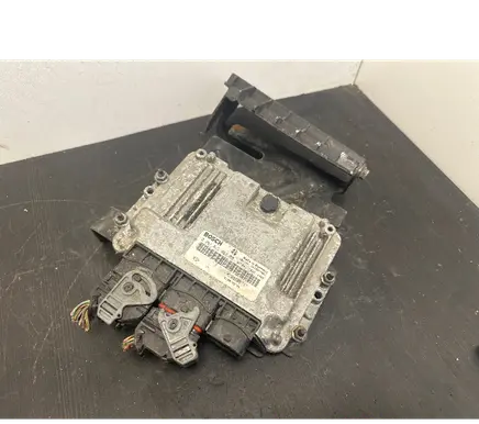Renault Megane II Engine control unit/module 0281013907 8200705747 8200705748