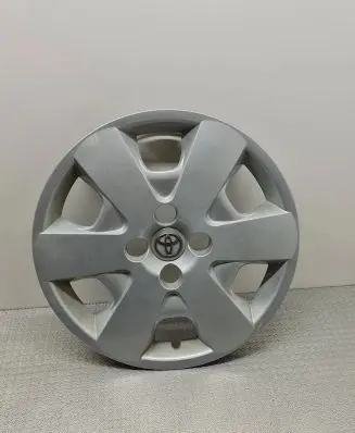 Toyota Corolla E120 E130 R15 wheel hub/cap/trim 4260202200