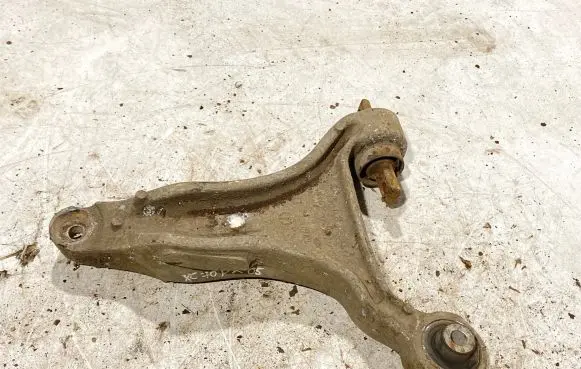 Volvo XC70 Front lower control arm/wishbone
