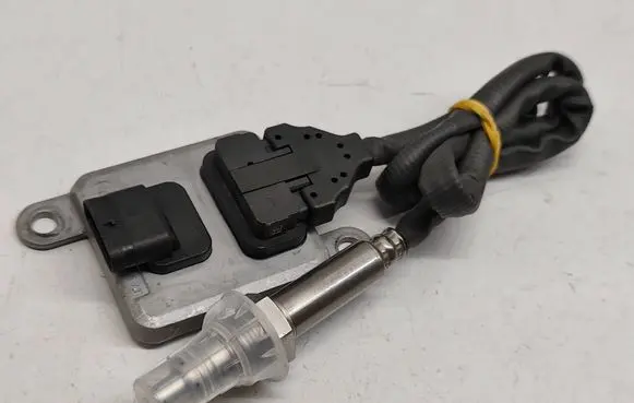 Mercedes-Benz C W205 Lambda probe sensor A0009051512 0009051512