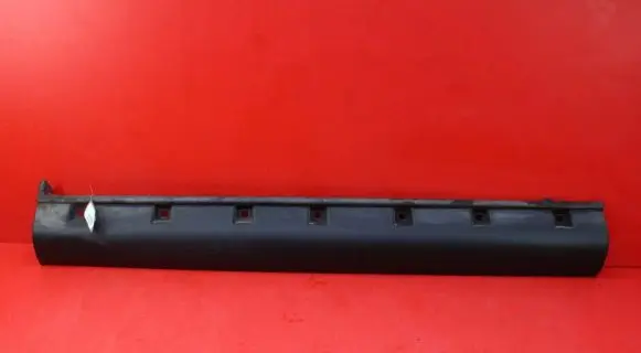 Front sill (body part)