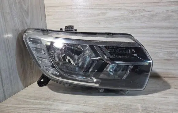 Dacia Sandero II Headlight/headlamp 260103529R 90114431 90114431TYV8
