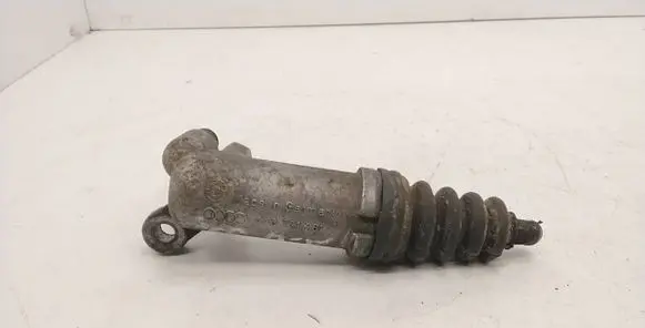Clutch slave cylinder