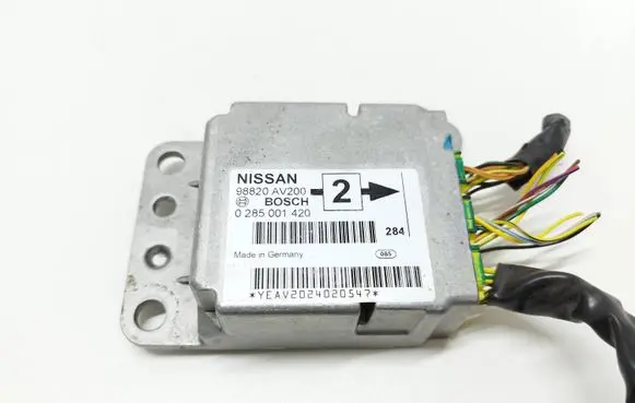 Nissan Primera Airbag control unit/module 98820AV200 0285001420