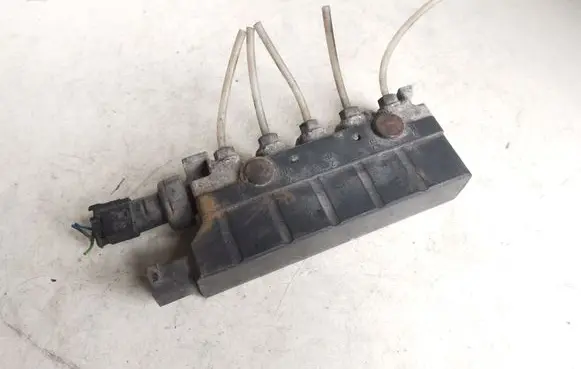 Mercedes-Benz S W220 Air suspension valve block A2203200258 2203200258