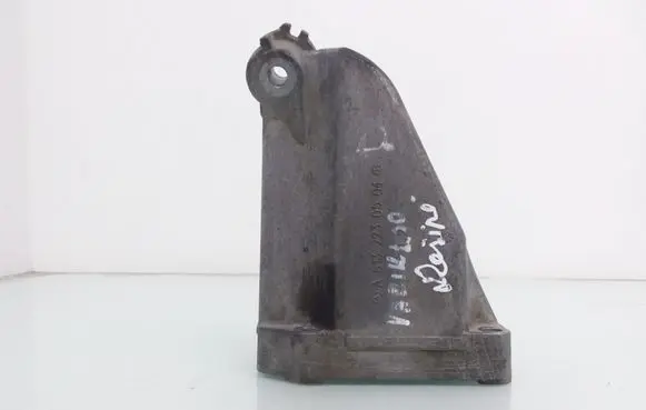 Mercedes-Benz E W211 Engine mounting bracket A6132230504