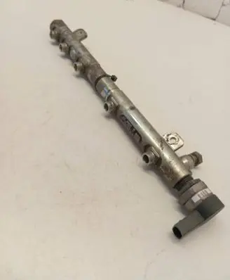 Mercedes-Benz Vito Viano W639 Fuel main line pipe A6460701895 0445214161