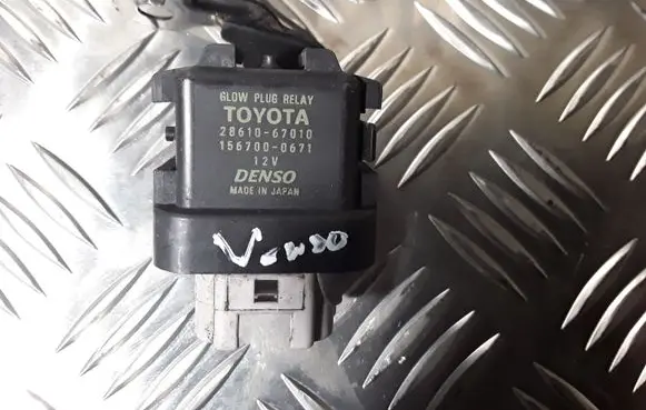 Toyota Verso Glow plug pre-heat relay 2861067010 1567000671