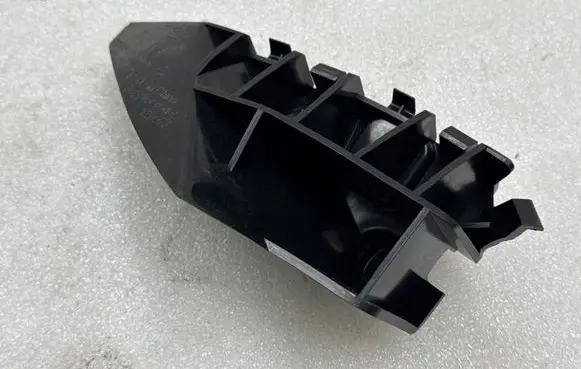 Tesla Model S Front bumper mounting bracket 109549600A