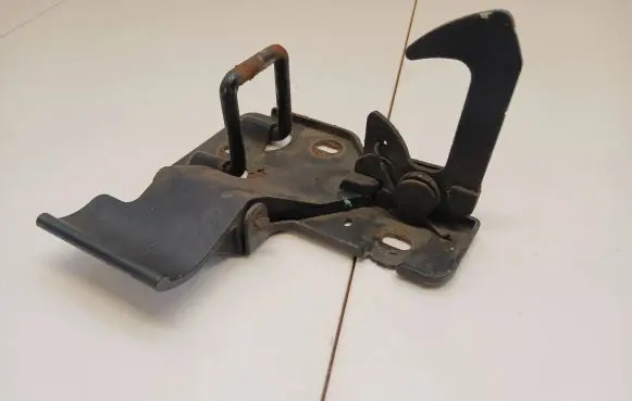 Volkswagen Touareg I Engine bonnet/hood lock/latch loop/hook 6Q0823480B