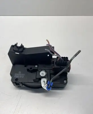 Opel Vivaro Loading door lock 8200282323 93851810
