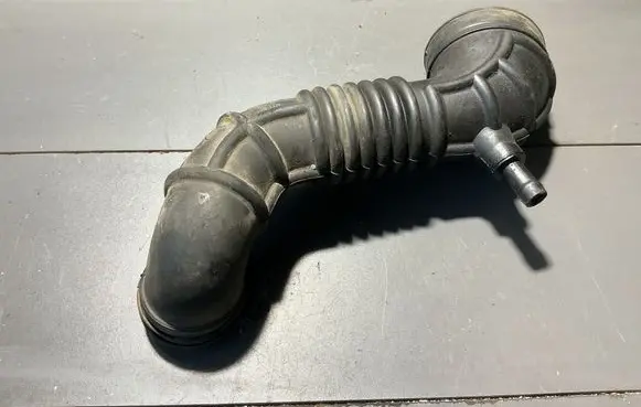 KIA Sorento Turbo air intake inlet pipe/hose 281303e210