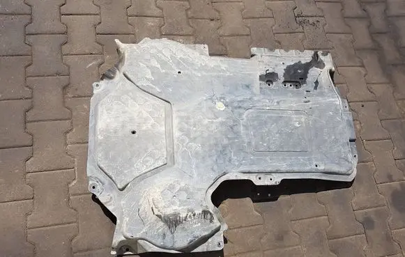 Mercedes-Benz E W212 Engine splash shield/under tray