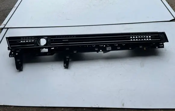 Volkswagen PASSAT B8 Dash center air vent grill 3G1858416