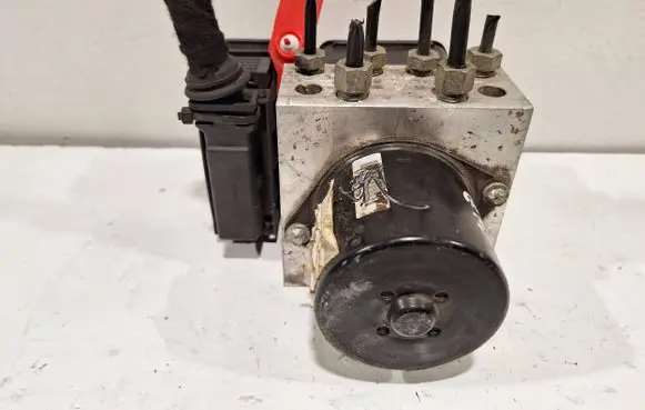 Opel Insignia A ABS Pump 13332549