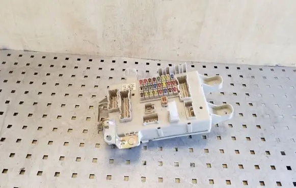 Toyota Land Cruiser (J120) Fuse box set