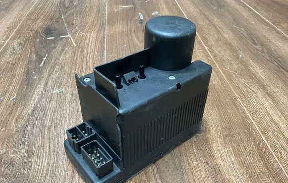 Mercedes-Benz C W202 Central locking vacuum pump 2028000948