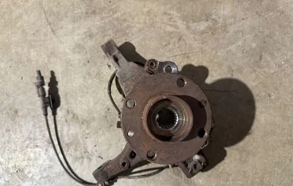 Peugeot Bipper Front wheel hub