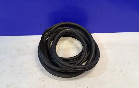 Volvo XC90 Rubber seal front coupe door 30799576