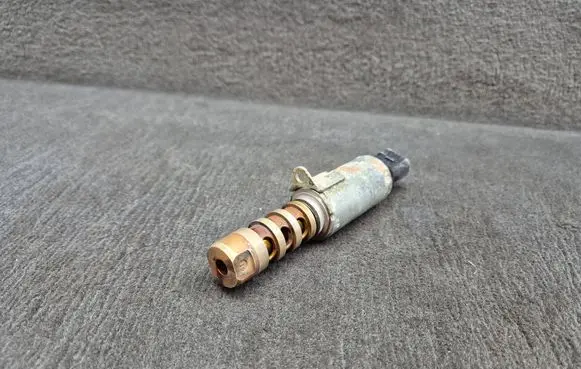 Audi A6 S6 C6 4F Camshaft vanos timing valve 06E109257F 06E109257AA