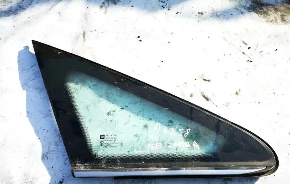 Opel Zafira B Front triangle window/glass 