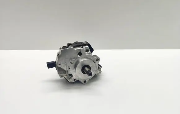 BMW 5 E60 E61 Fuel injection high pressure pump 7788678 0445010073
