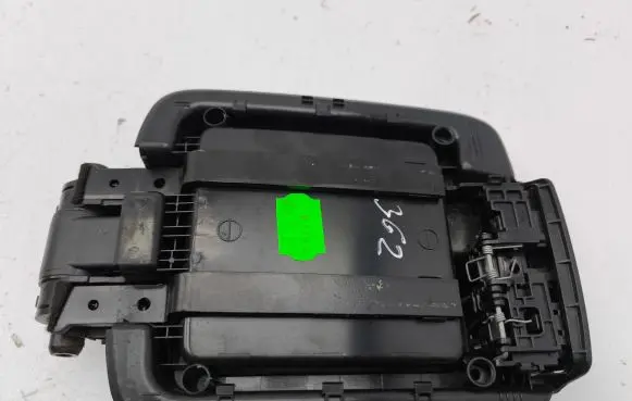 Volvo V50 Glove box central console 
