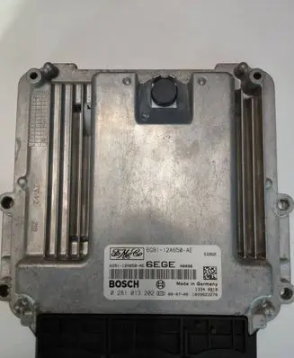Land Rover Freelander 2 - LR2 Engine control unit/module 6G9112A650AE 0281013202 8215205098
