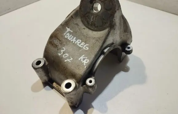 Volkswagen Touareg I Engine mounting bracket 07Z199307B