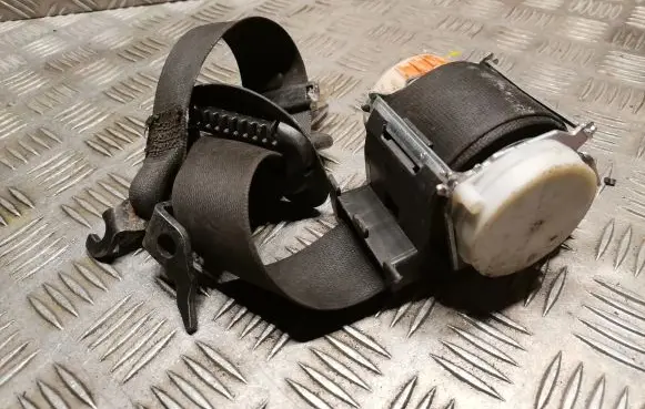 BMW 1 E81 E87 Front seatbelt 9117220