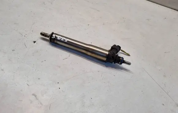 Mercedes-Benz CLS C219 Fuel injector A2720700187 587BN 0261500035