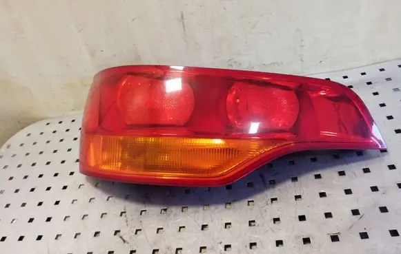 Audi Q7 4L Tailgate rear/tail lights 4L0945093