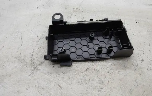 Mercedes-Benz C W205 Fuse box cover A2135400200