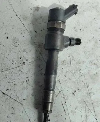 Opel Zafira B Fuel injector 0445110165
