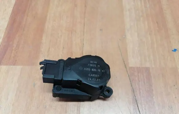 Mercedes-Benz C W203 Air flap motor/actuator A2038201642 73625M EAB501