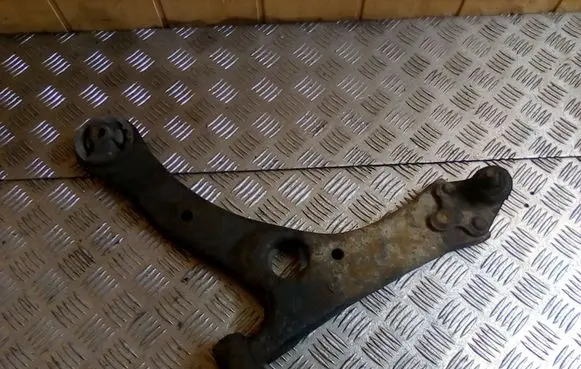 Toyota Avensis T250 Front lower control arm/wishbone