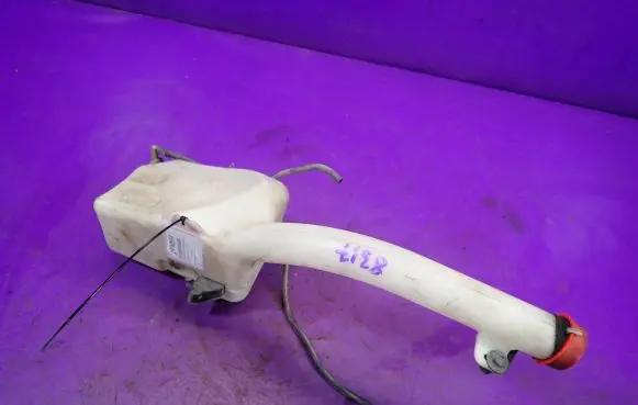 Ford Fusion Windshield washer fluid reservoir/tank 2S6117618AH