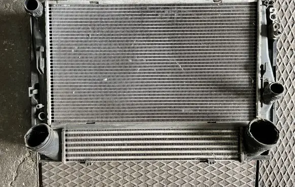 BMW X1 E84 Intercooler radiator braknumeruczci